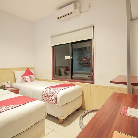 Collection O 295 Grha Ciumbuleuit Guest House Бандунг Экстерьер фото